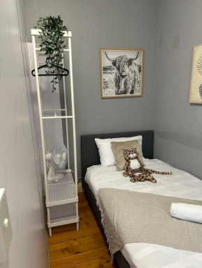 Cozy Single Room - Seconds to Central Station - Nearby CBD USYD UTS - Shared Bathroom, Sydney